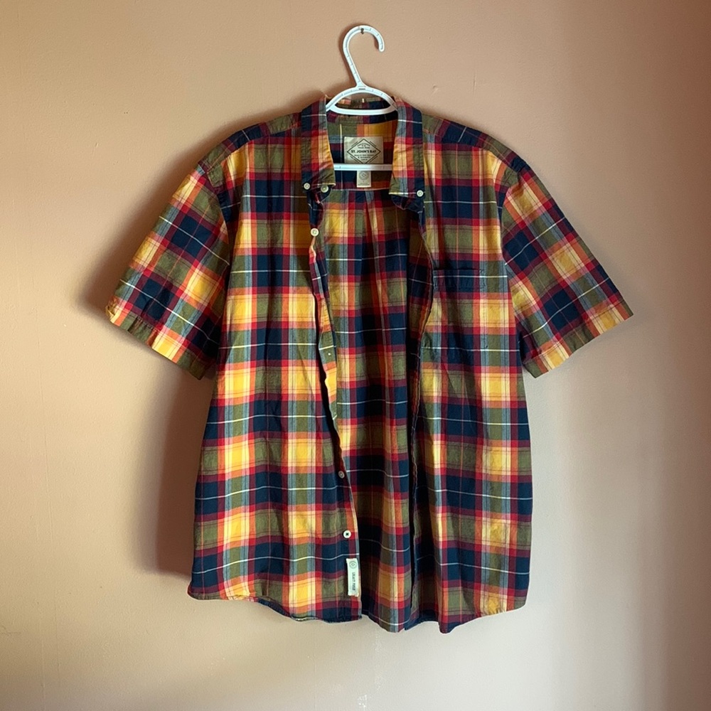 Men’s Button-Up Plaid Shirt